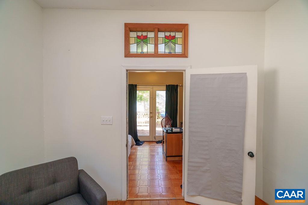 305 STRATFORD CIR