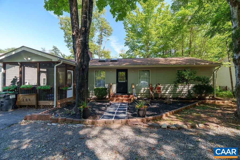 305 STRATFORD CIR