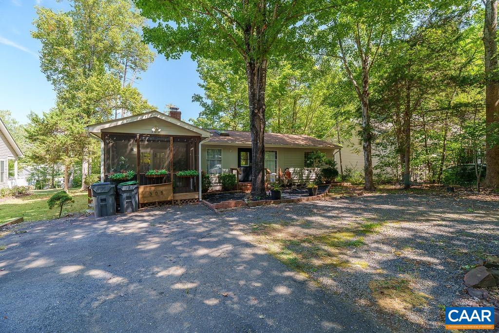 305 STRATFORD CIR