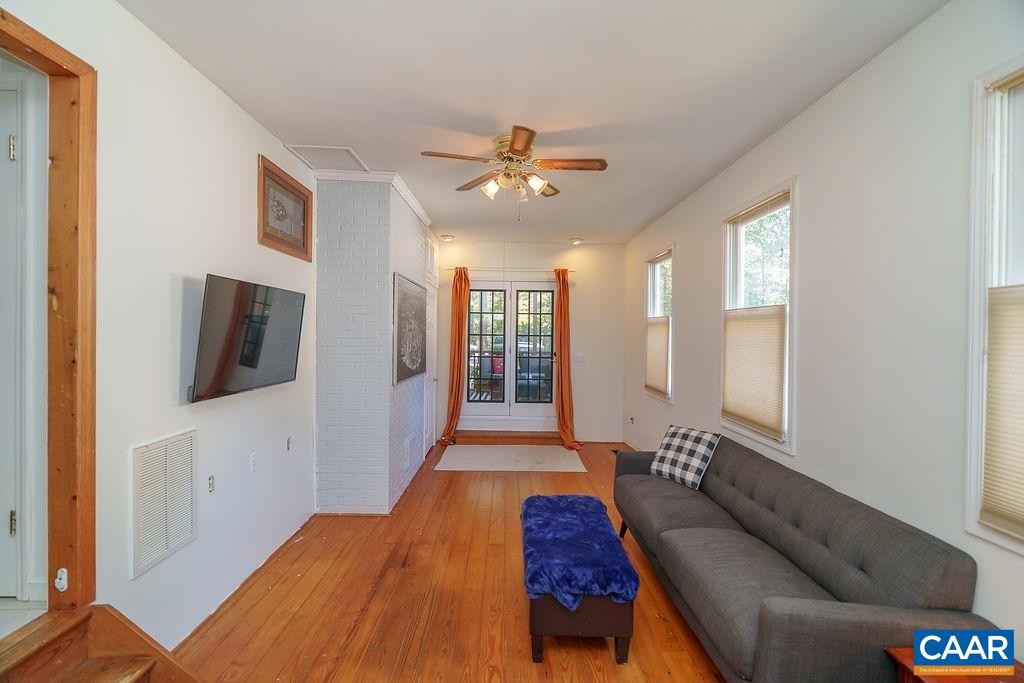 305 STRATFORD CIR