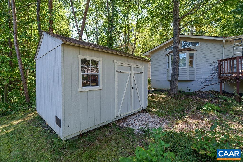 305 STRATFORD CIR