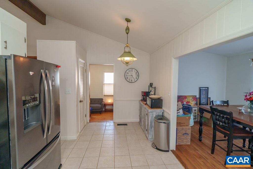 305 STRATFORD CIR