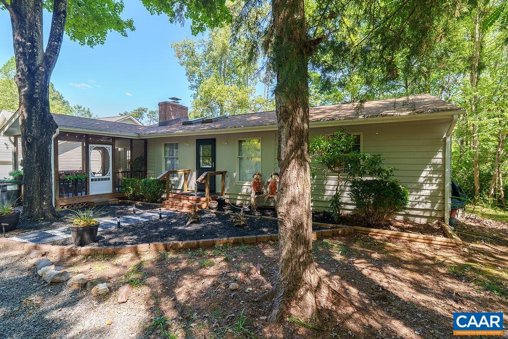 305 STRATFORD CIR