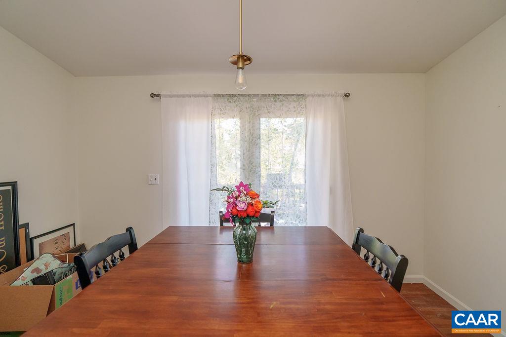 305 STRATFORD CIR