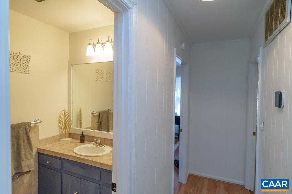 305 STRATFORD CIR