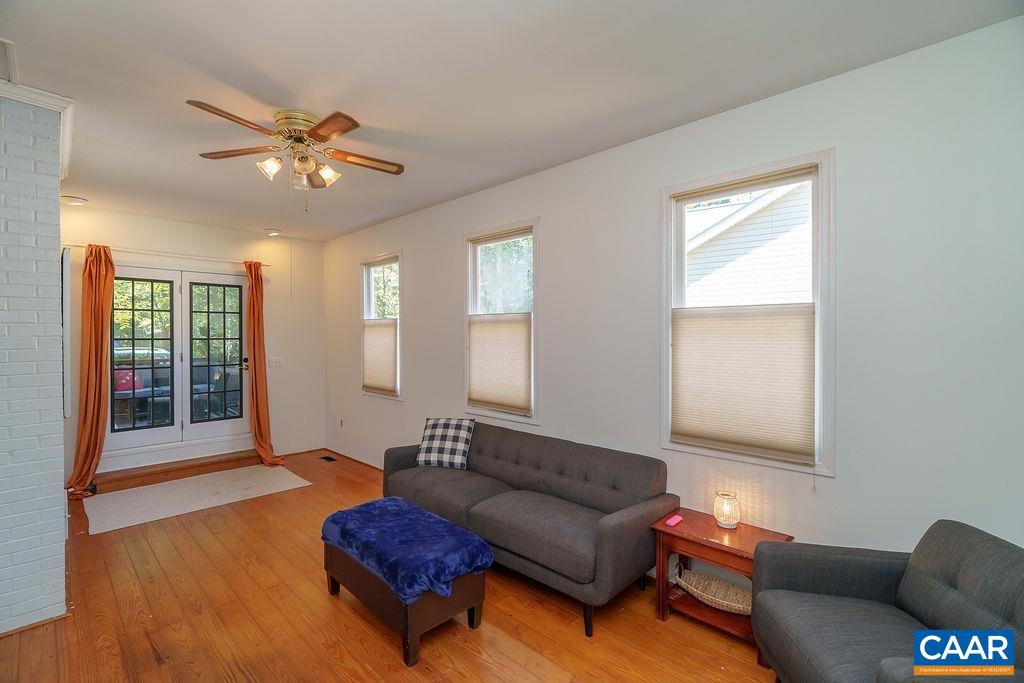 305 STRATFORD CIR