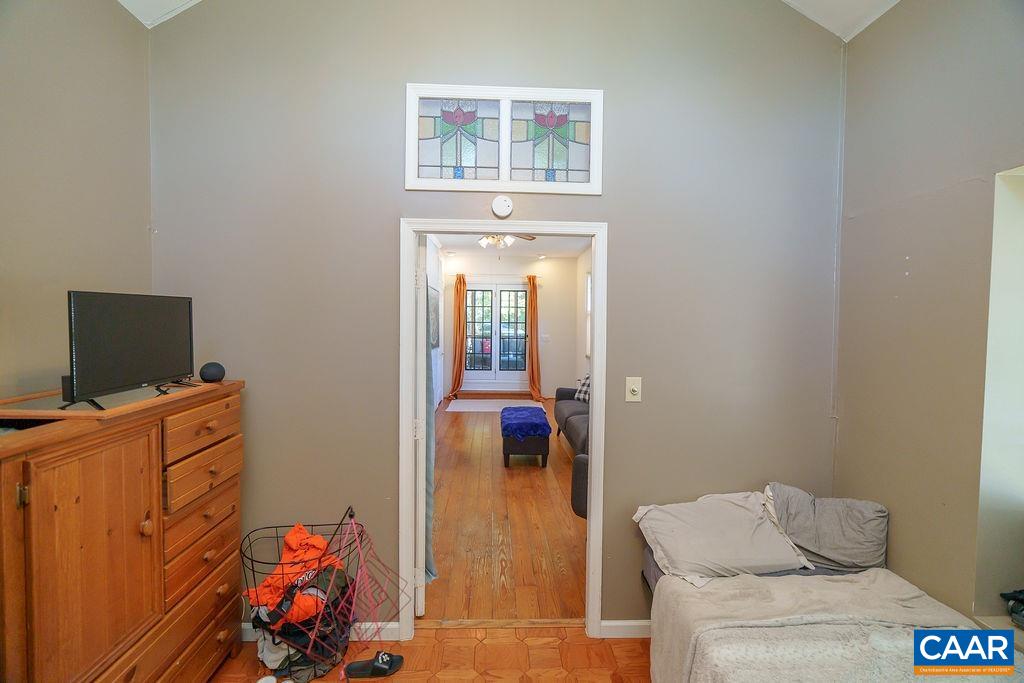 305 STRATFORD CIR