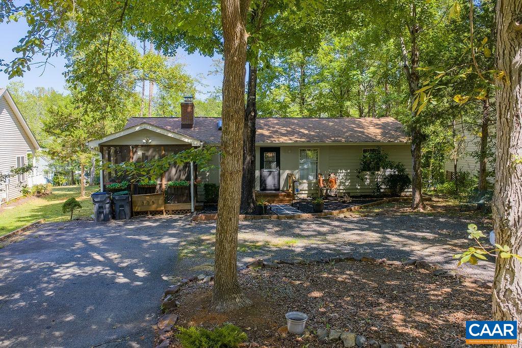 305 STRATFORD CIR