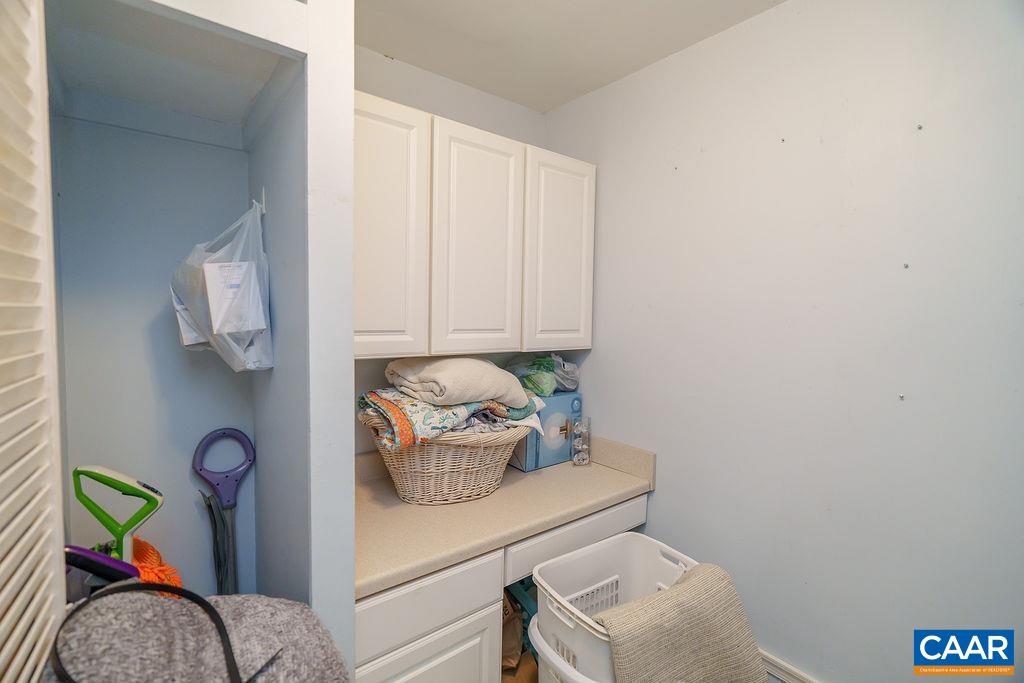 305 STRATFORD CIR