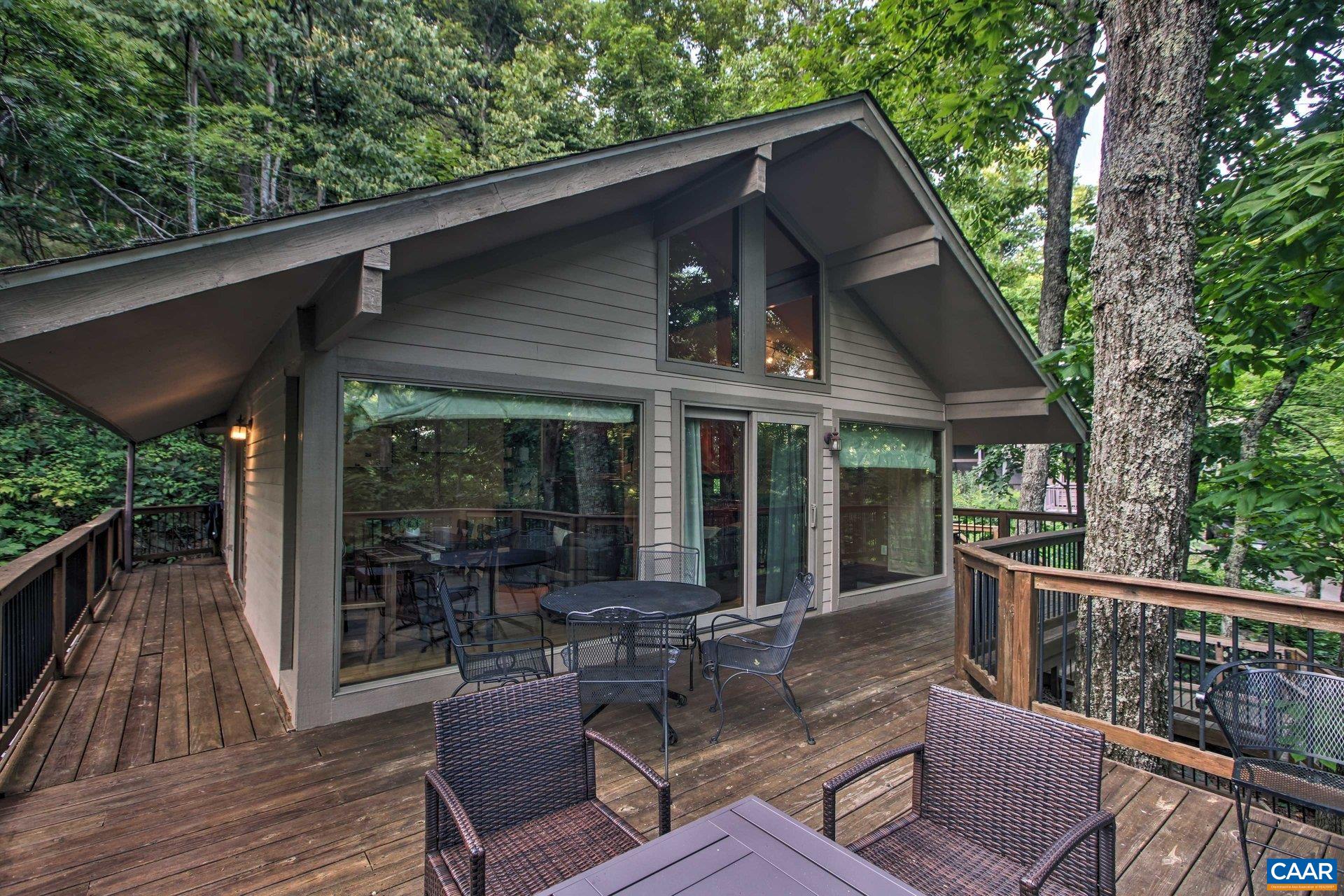 200 WHITE OAK DR