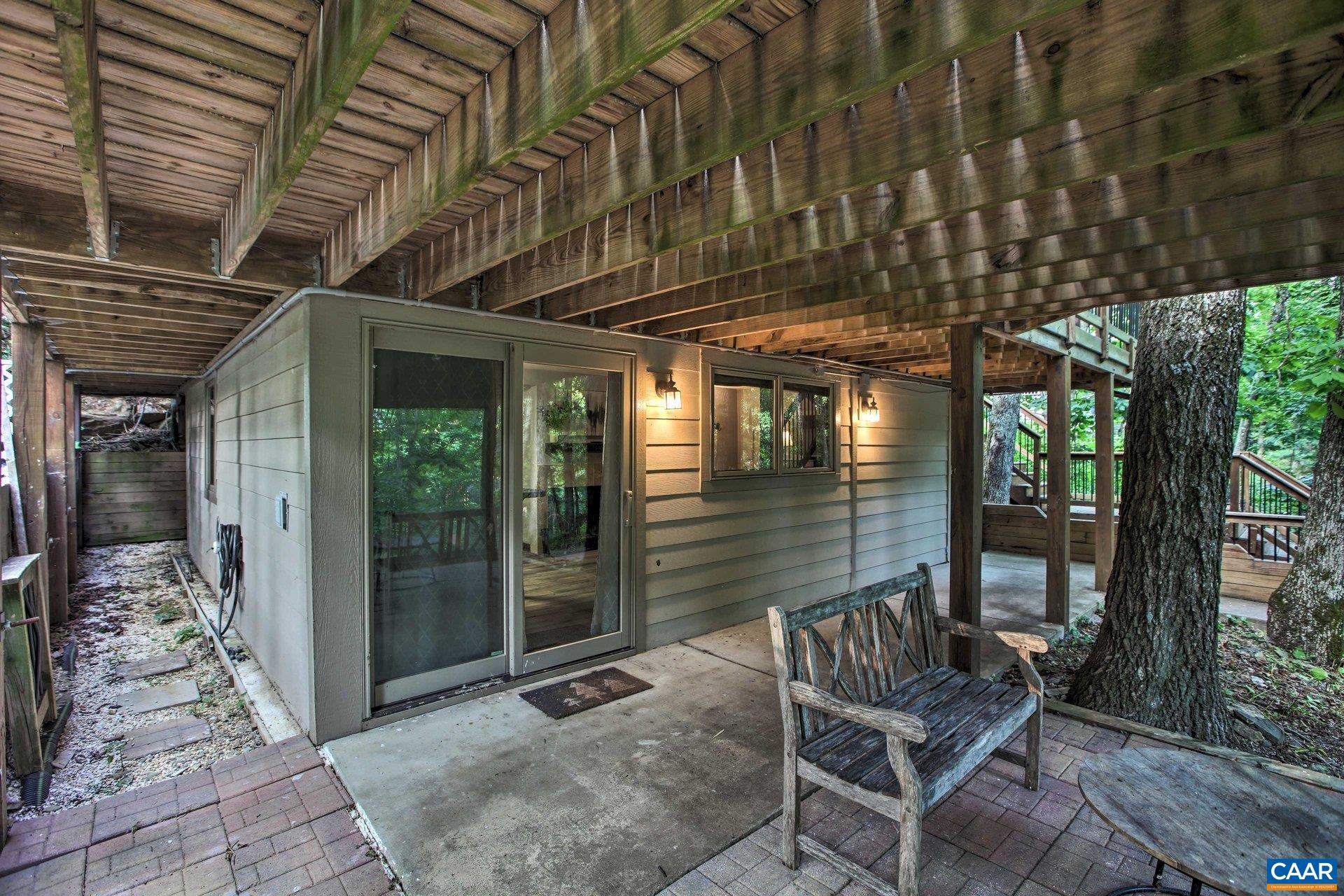 200 WHITE OAK DR