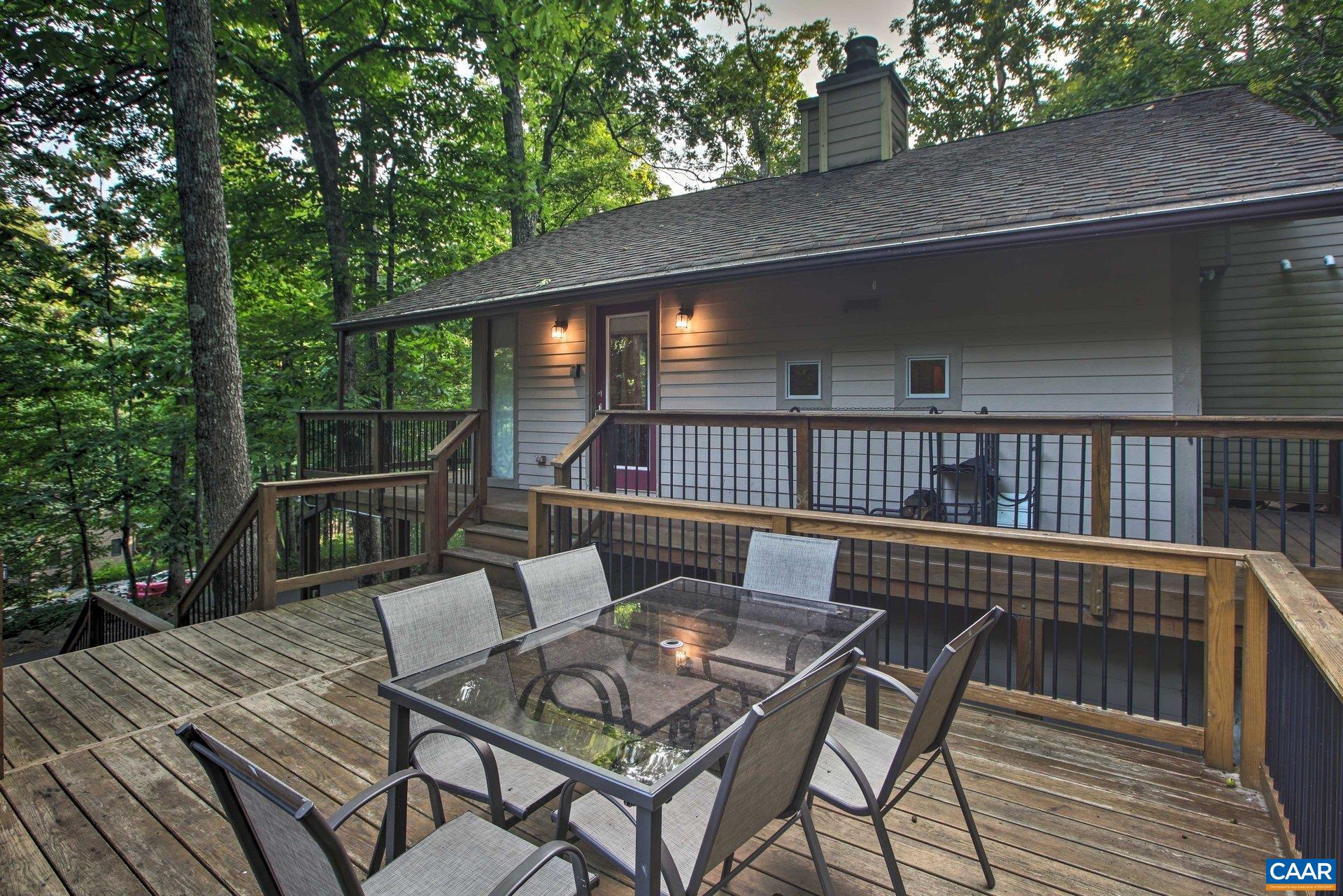 200 WHITE OAK DR