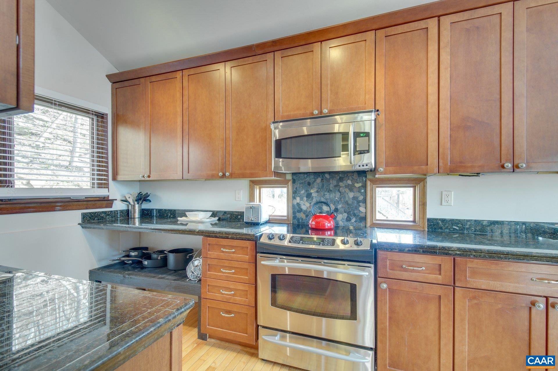 200 WHITE OAK DR