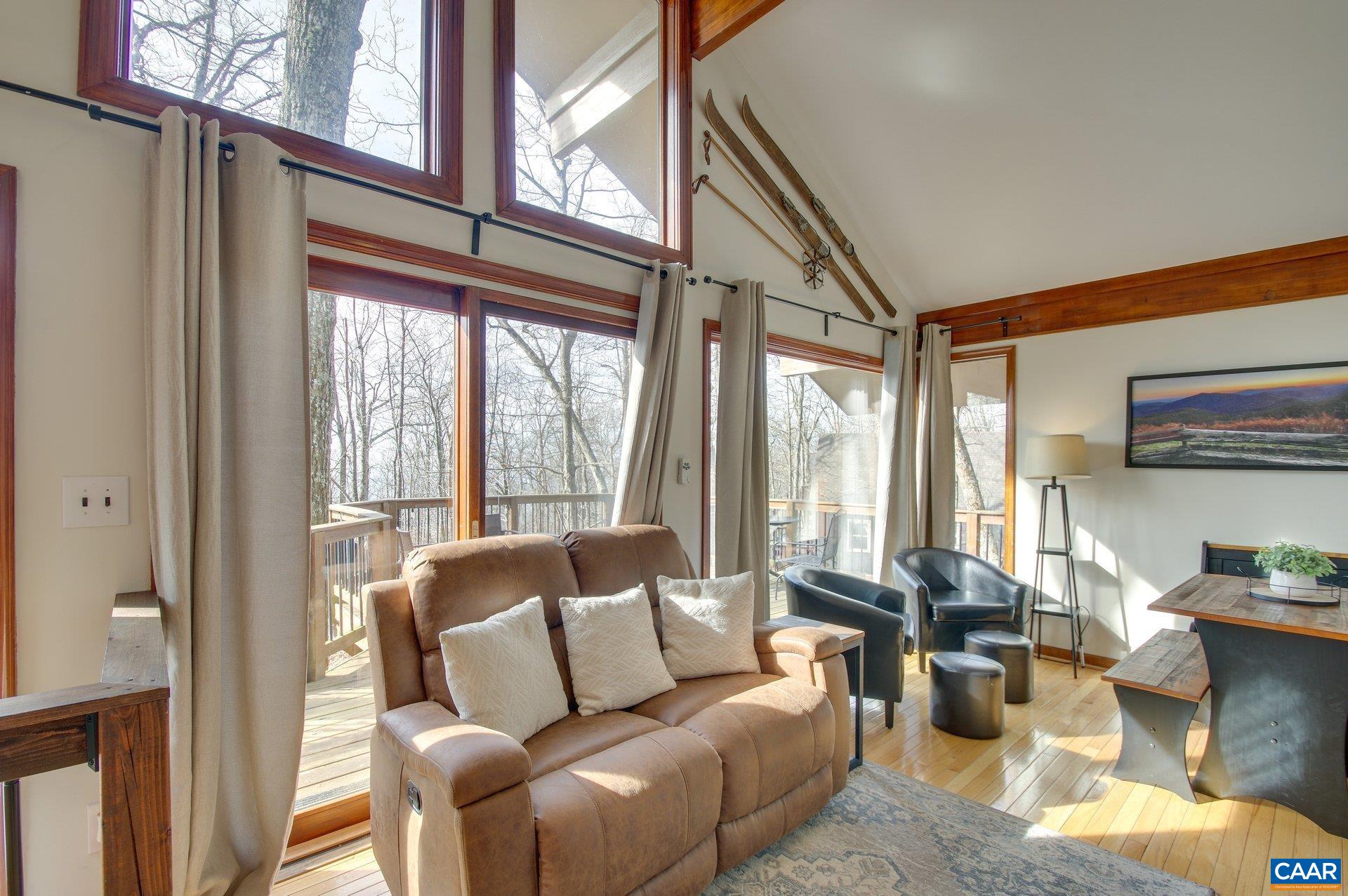 200 WHITE OAK DR