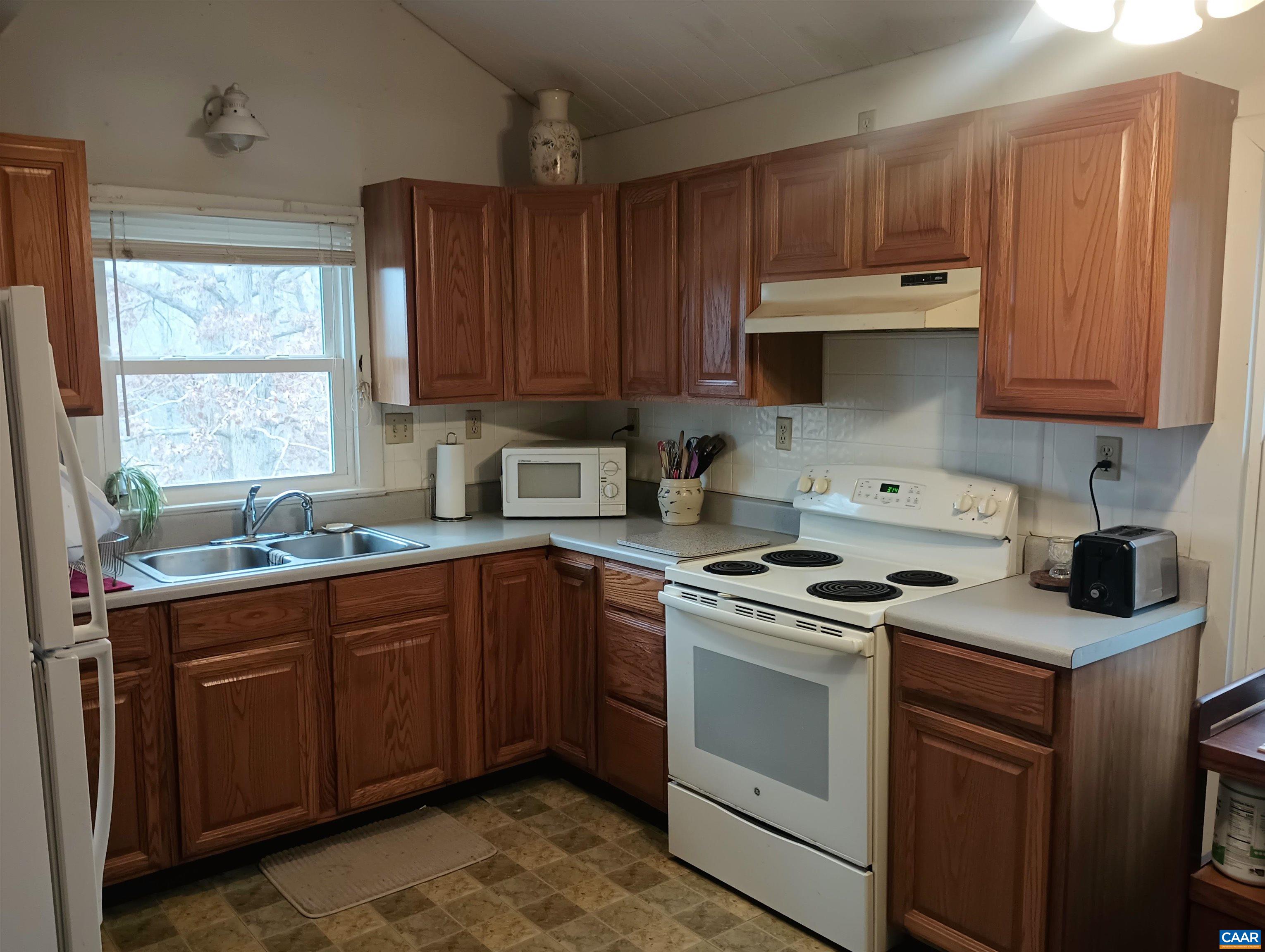 3901 MIDLAND RD