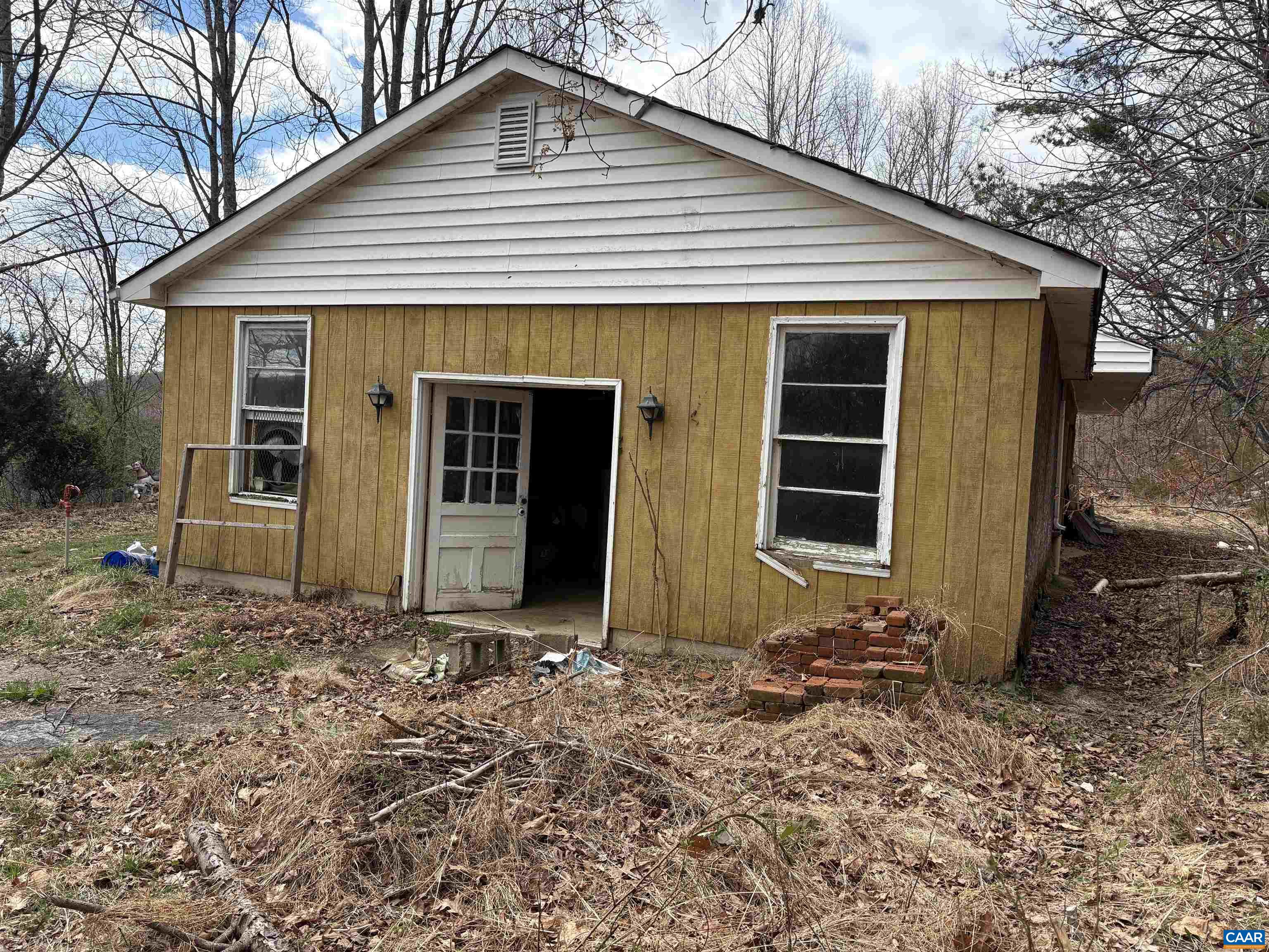 9450 JAMES RIVER RD