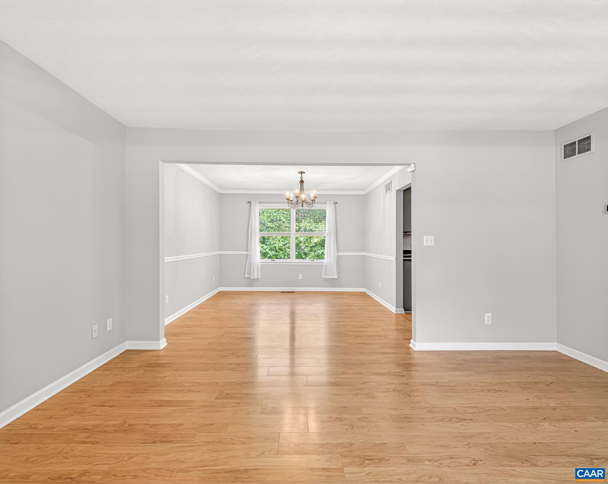 504 DEER DR