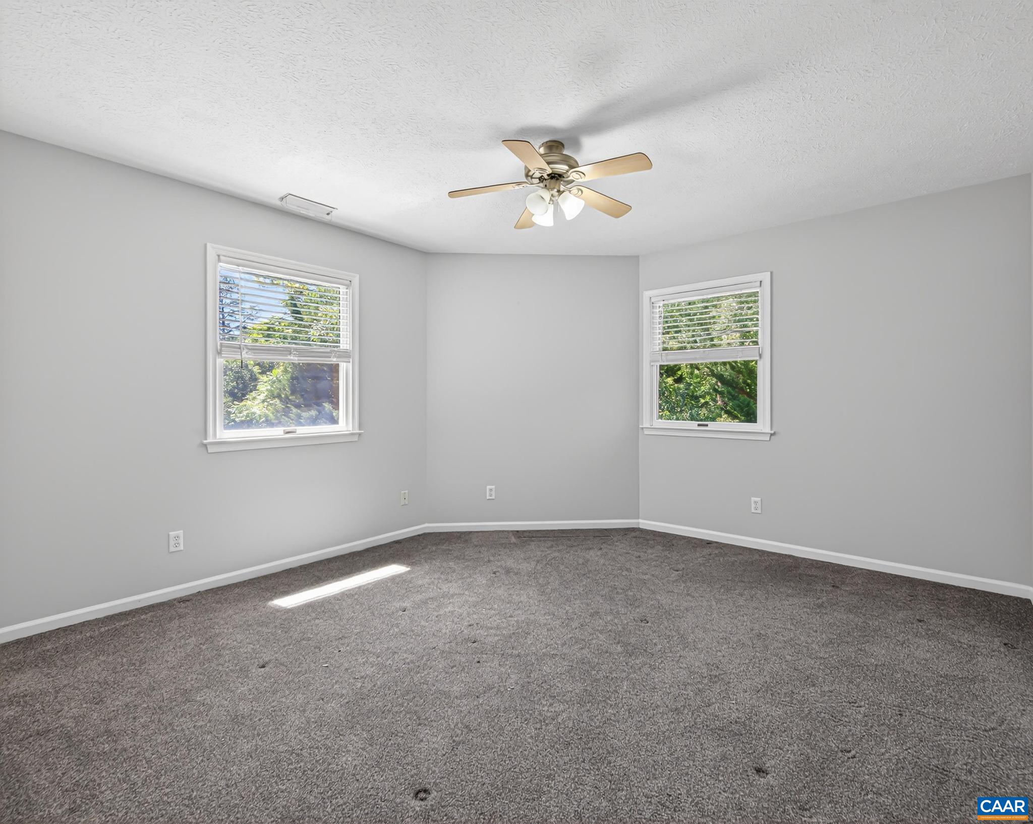 504 DEER DR