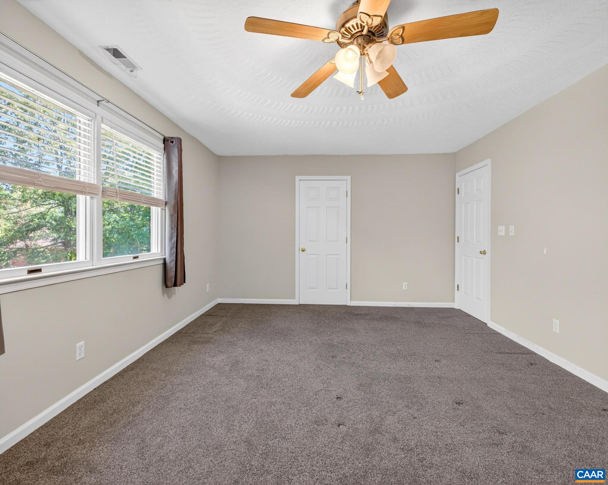 504 DEER DR