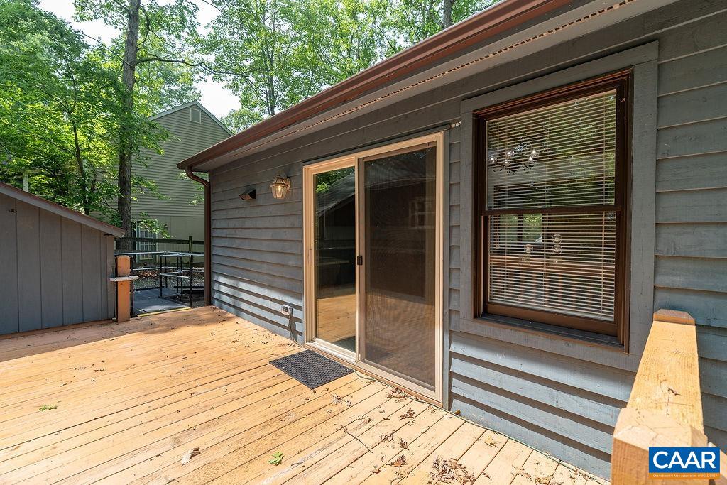 9 CHIPPEWA LN