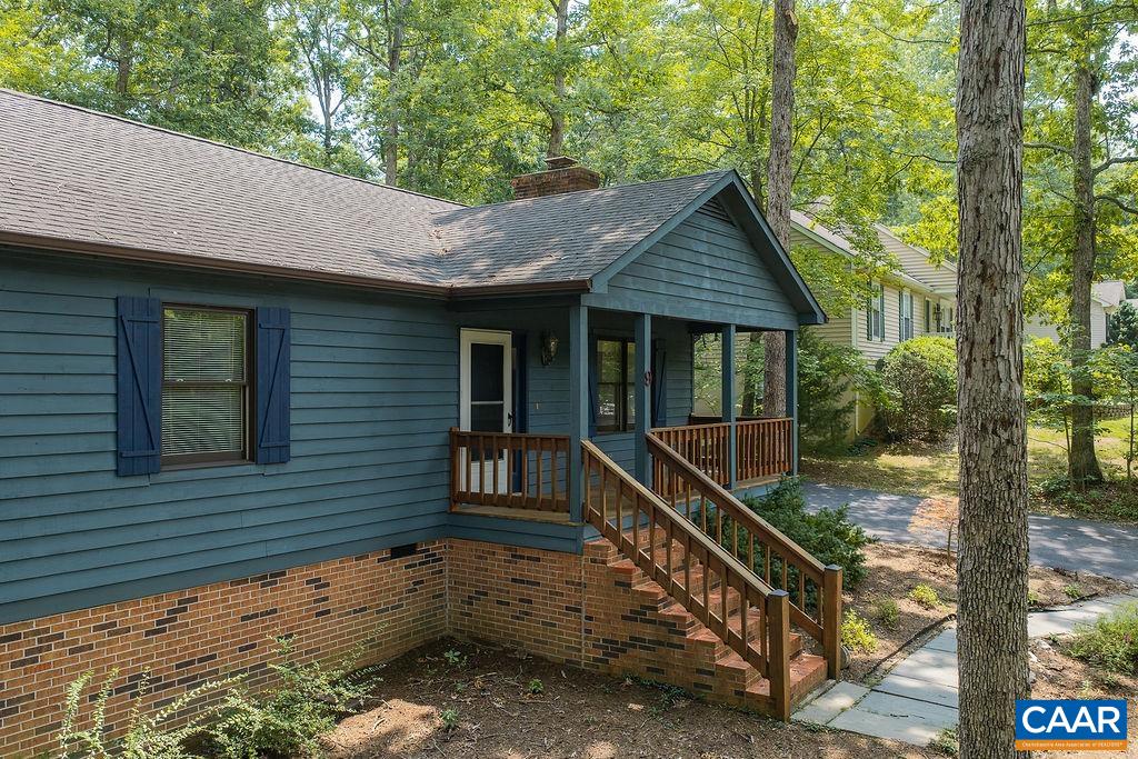 9 CHIPPEWA LN