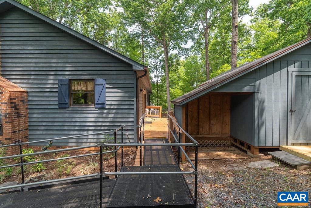9 CHIPPEWA LN
