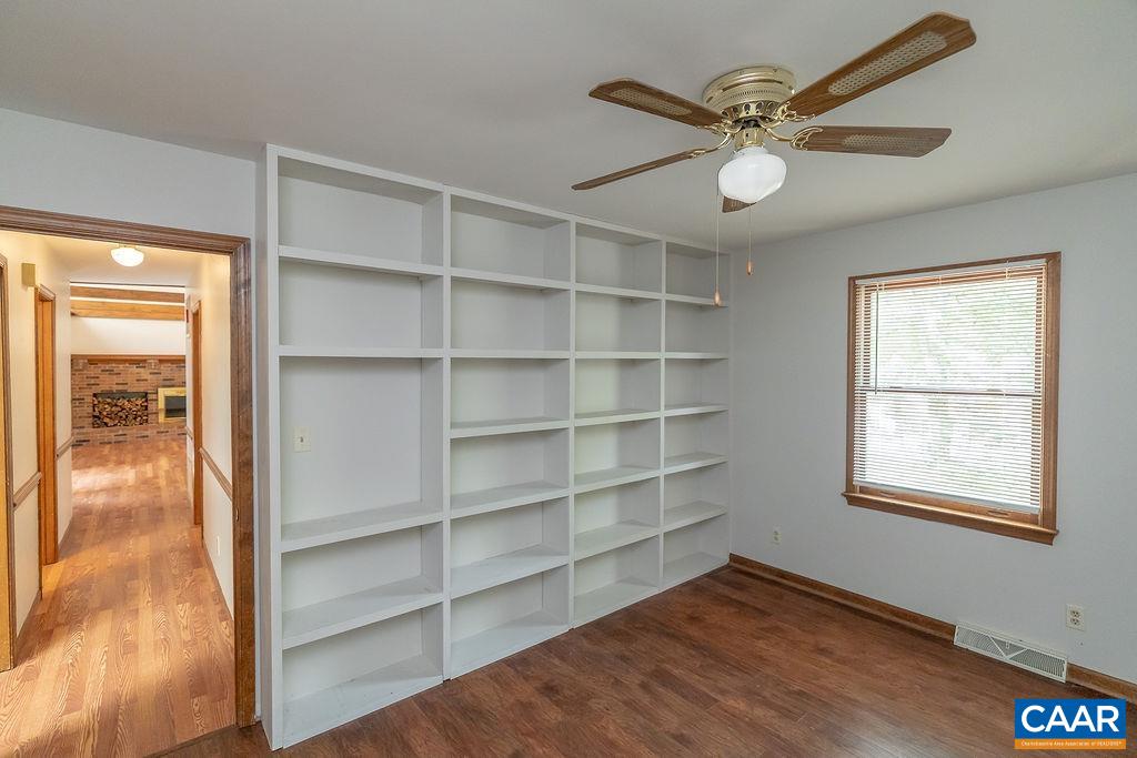 9 CHIPPEWA LN