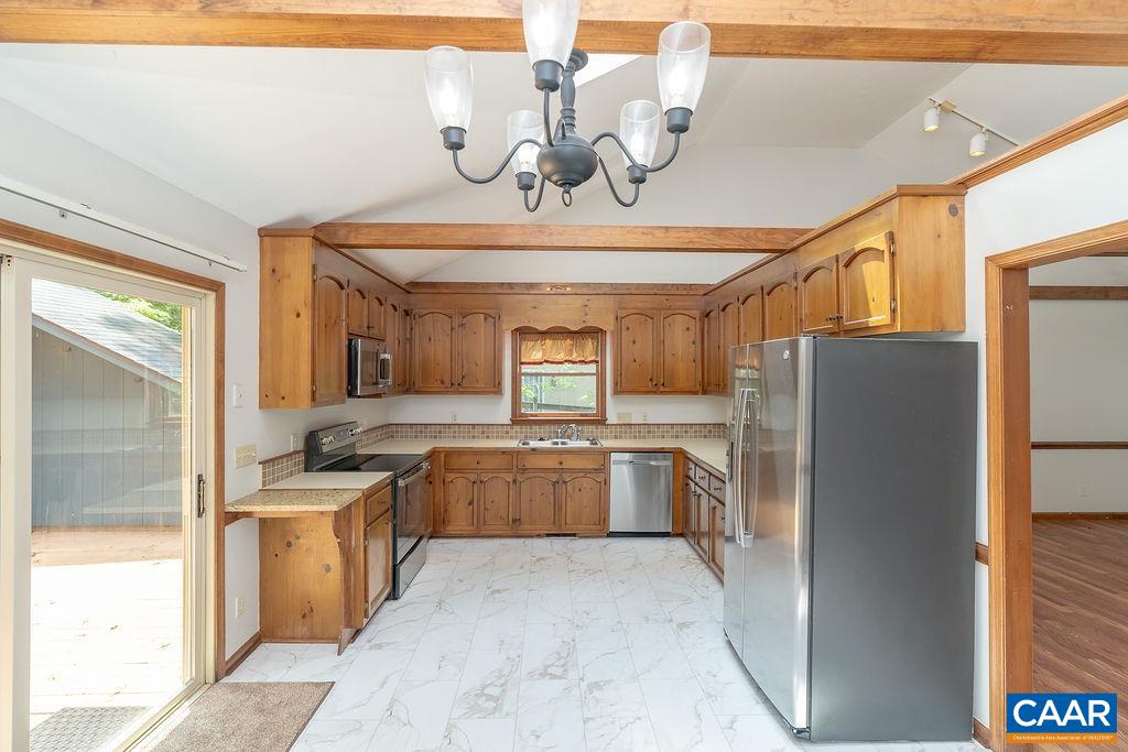 9 CHIPPEWA LN
