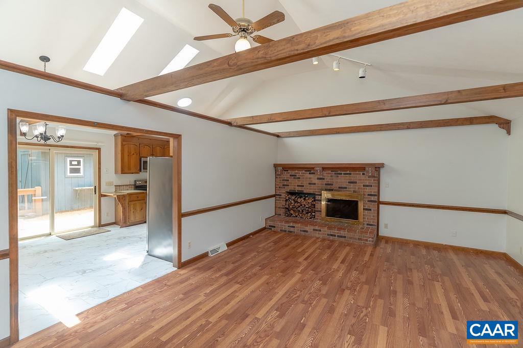 9 CHIPPEWA LN
