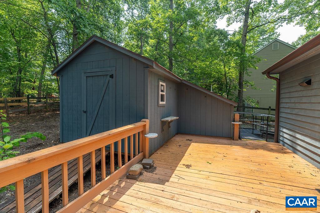 9 CHIPPEWA LN