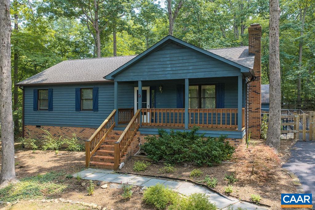9 CHIPPEWA LN