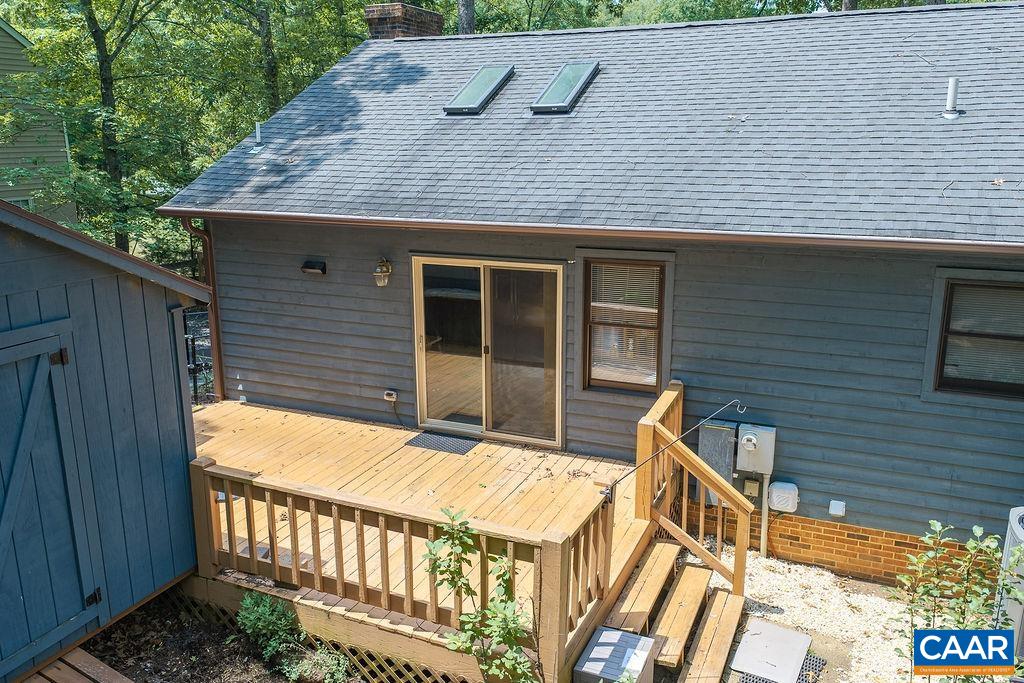9 CHIPPEWA LN