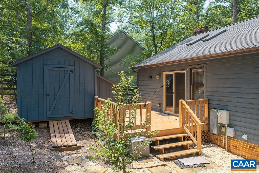 9 CHIPPEWA LN