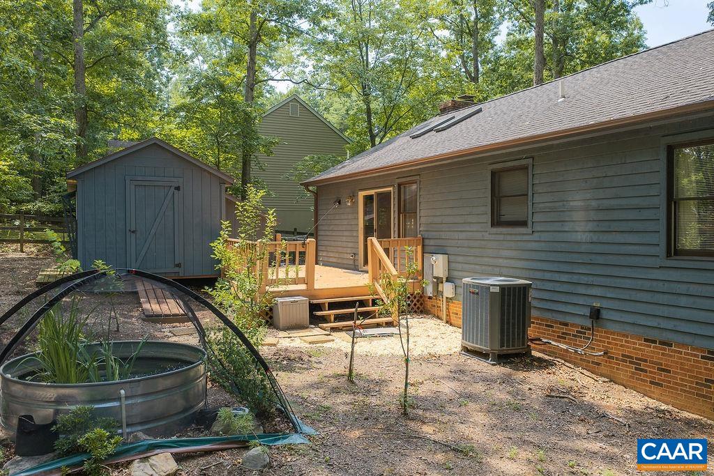 9 CHIPPEWA LN