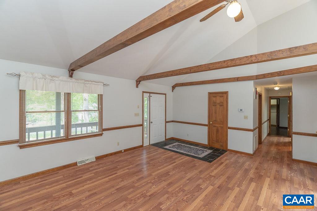 9 CHIPPEWA LN