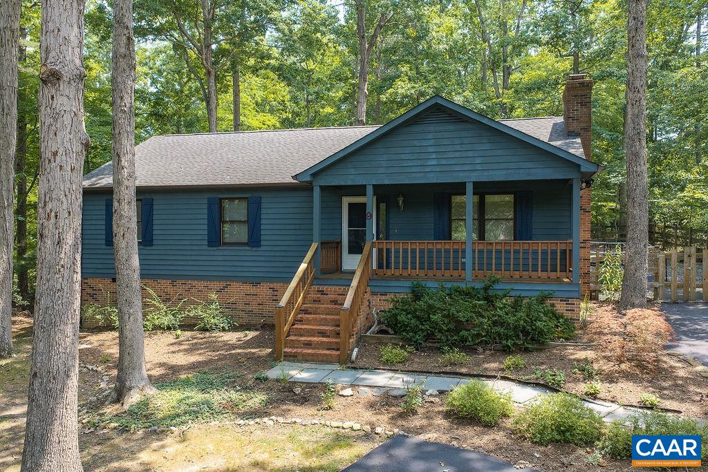 9 CHIPPEWA LN
