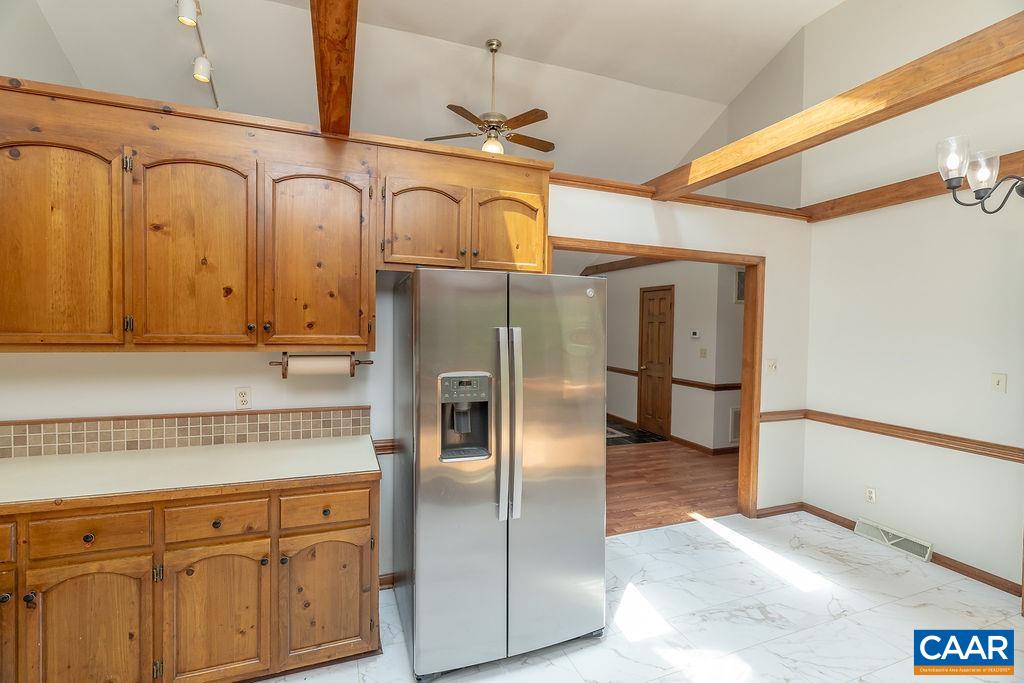 9 CHIPPEWA LN