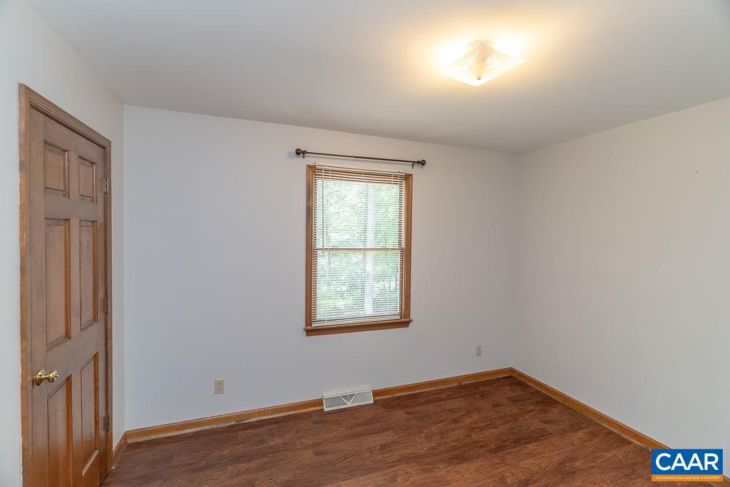 9 CHIPPEWA LN