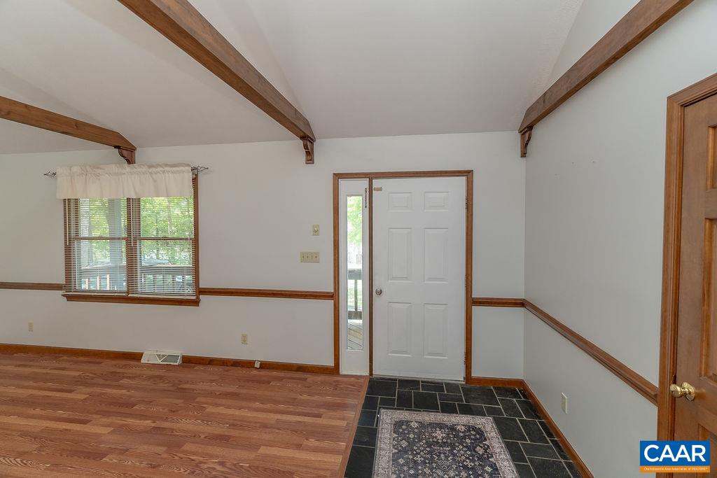 9 CHIPPEWA LN
