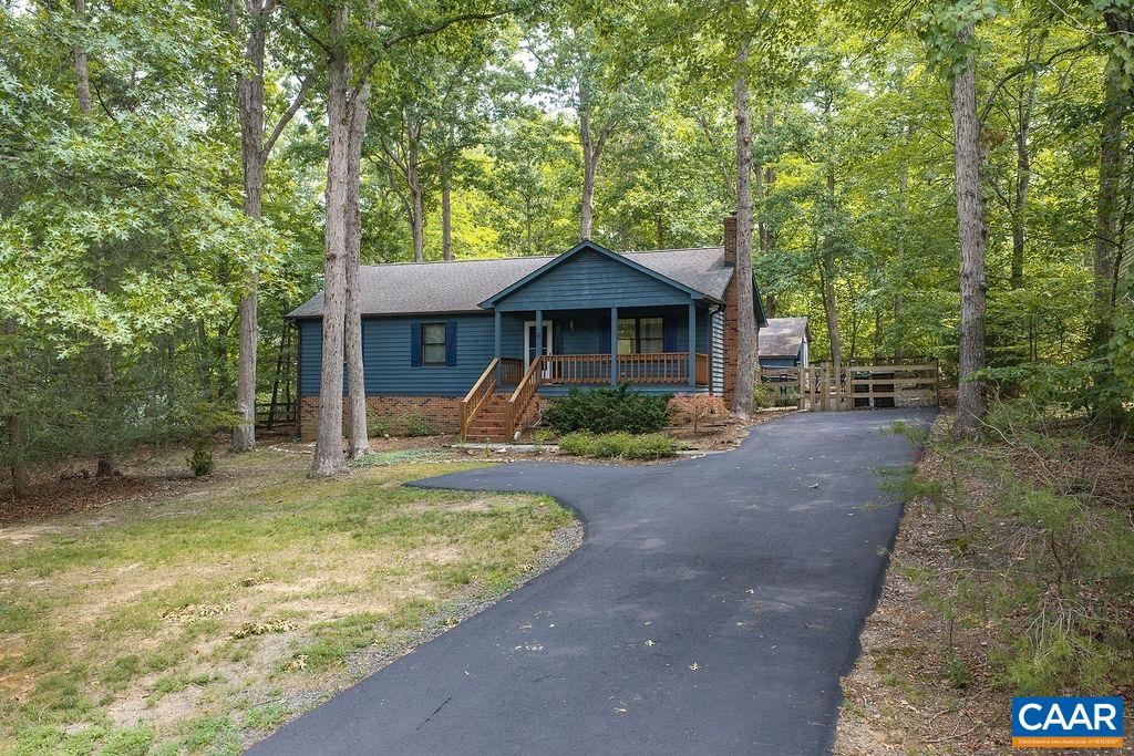 9 CHIPPEWA LN