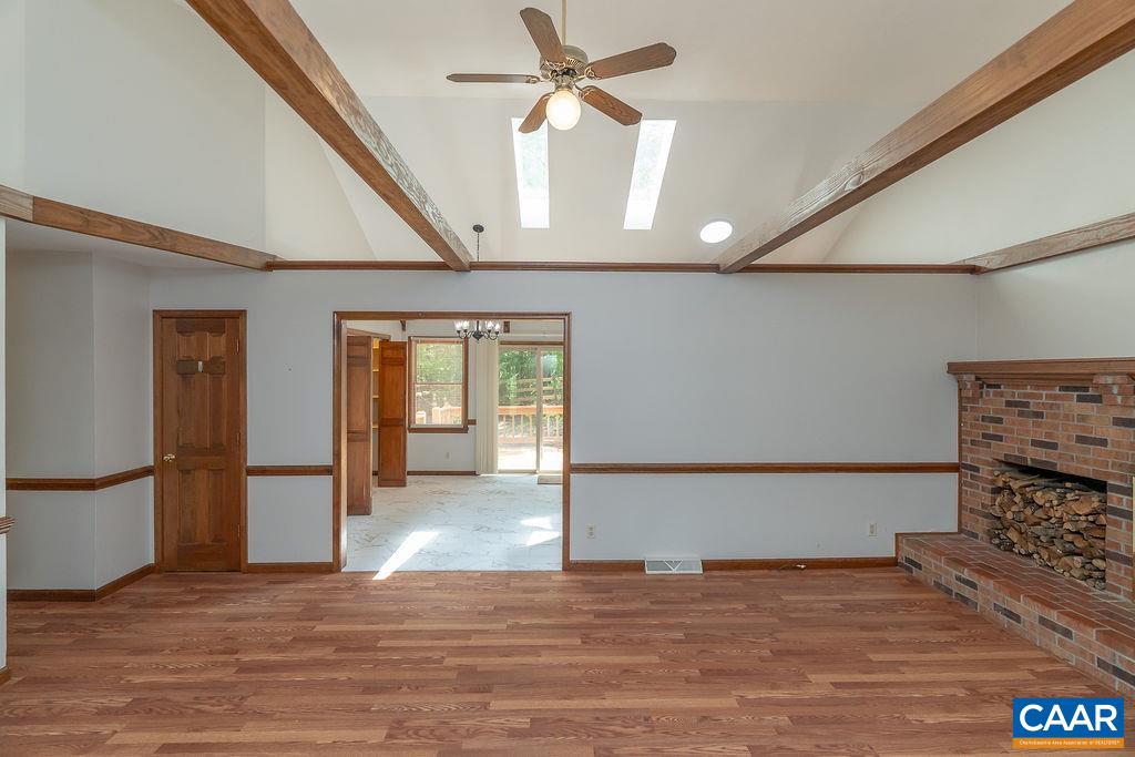 9 CHIPPEWA LN