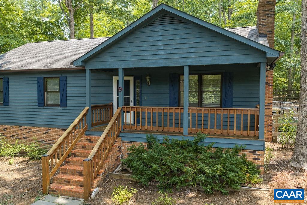 9 CHIPPEWA LN