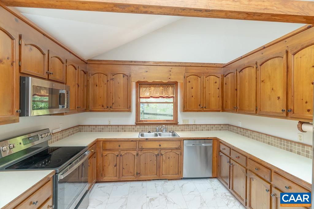 9 CHIPPEWA LN