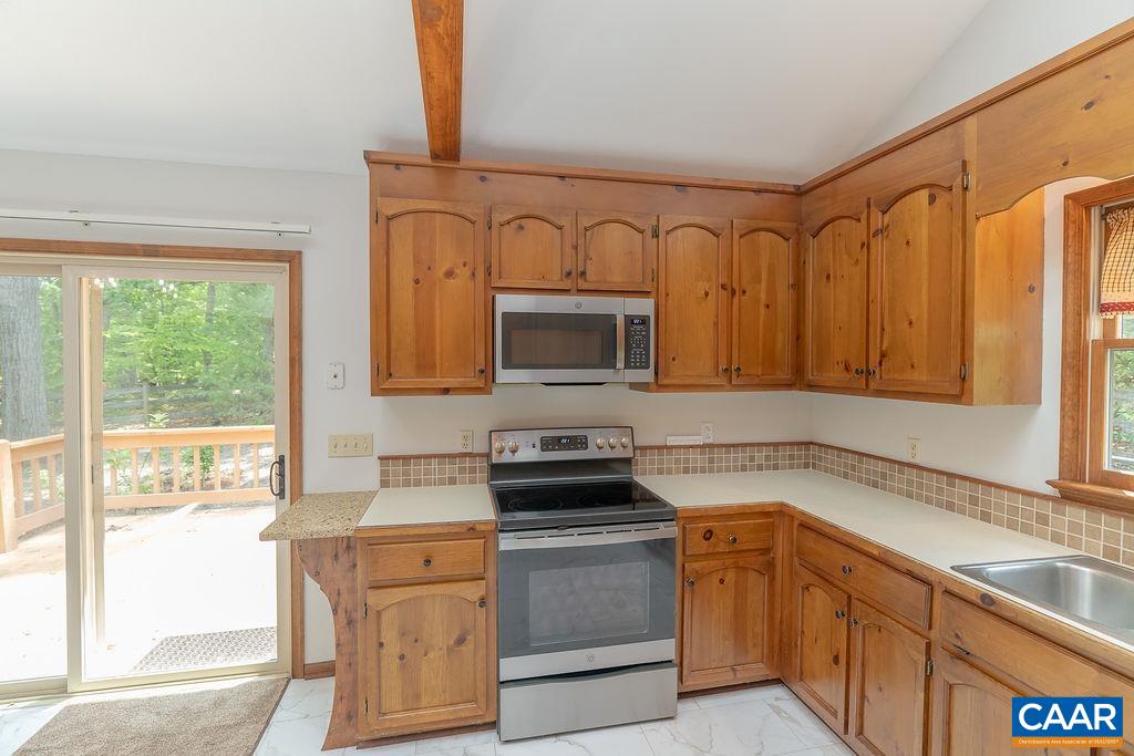9 CHIPPEWA LN