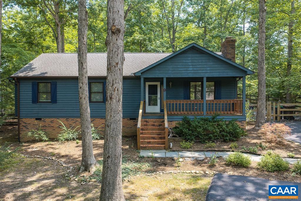9 CHIPPEWA LN