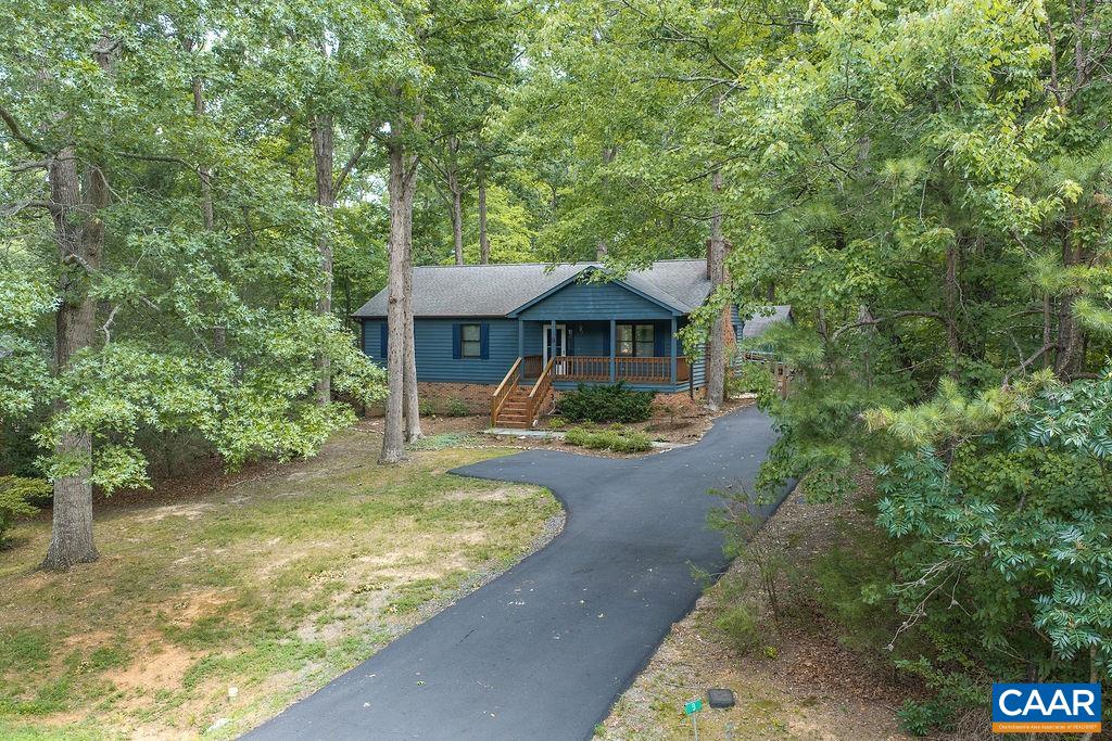 9 CHIPPEWA LN