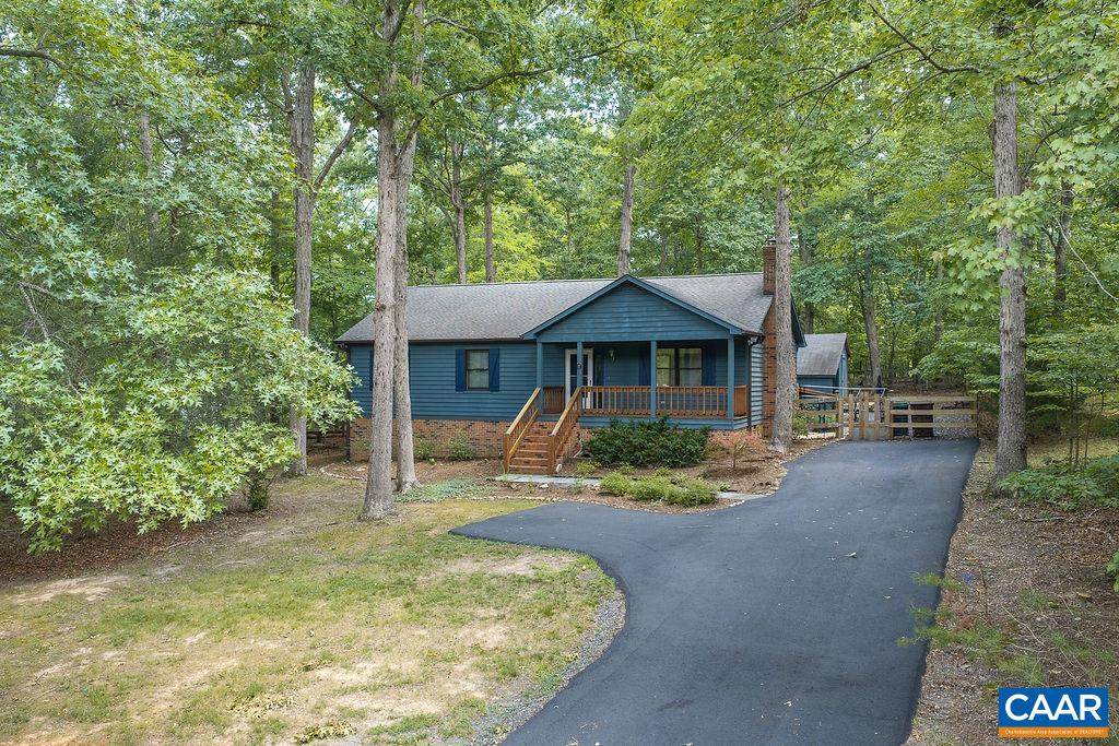 9 CHIPPEWA LN