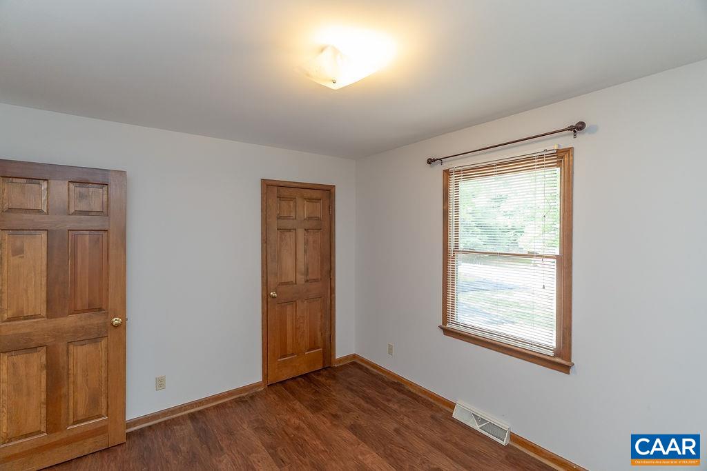 9 CHIPPEWA LN