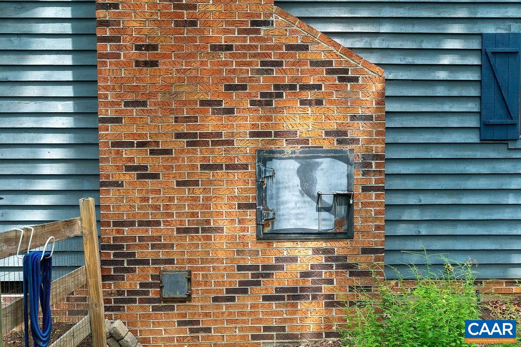 9 CHIPPEWA LN