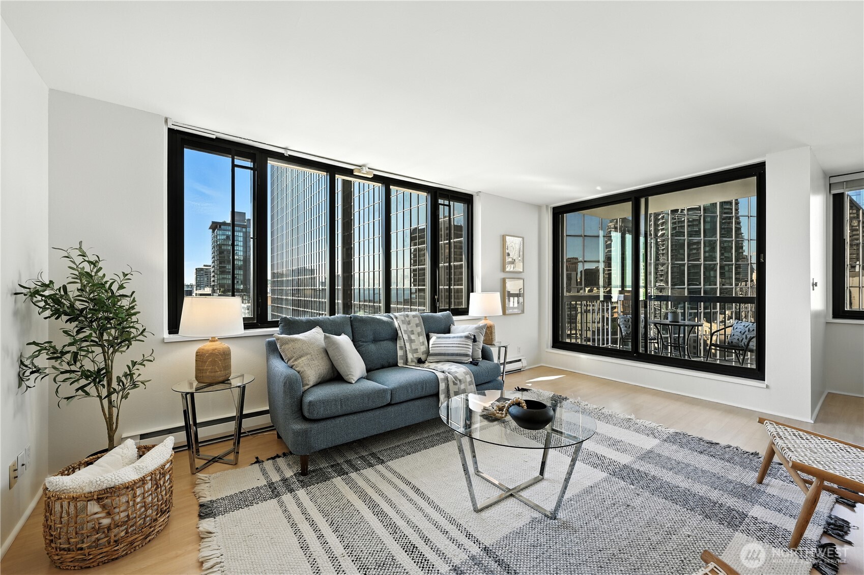 2100 3rd Avenue Unit: 1604